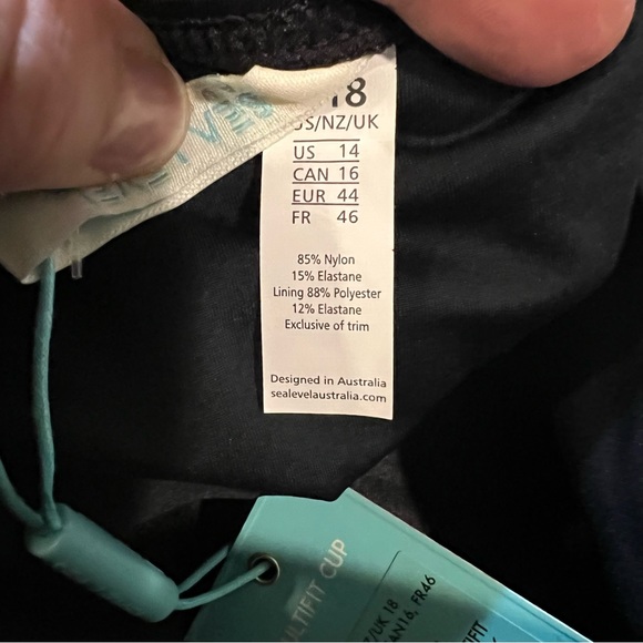 Sea Level Australia NWT SL3027P Essentials Twist Front Multifit Singlet Swim Top - Picture 7 of 7